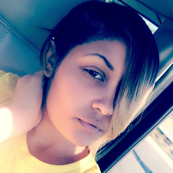 Meet your Posher, Kay - Picture 2 of 2